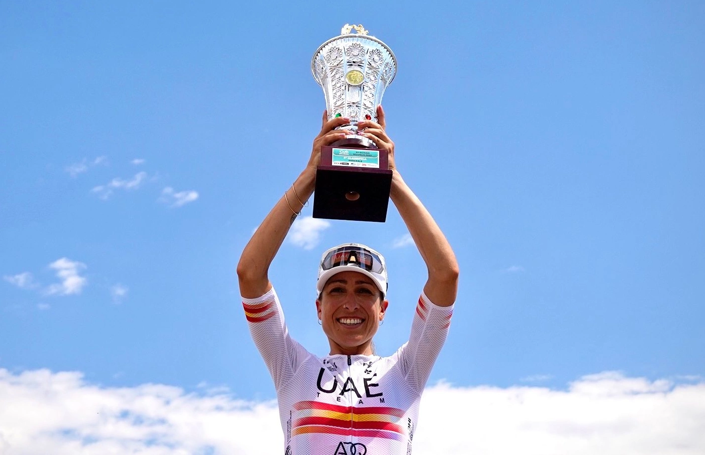 Mavi Garcia on the third step of the final podium of the Giro Donne. Sofia Bertizzolo fifth in the final stage in Padua